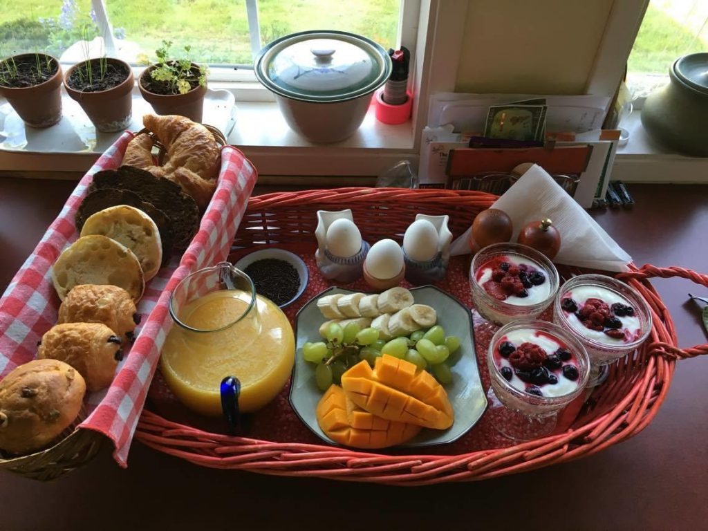 Breakfast basket deals